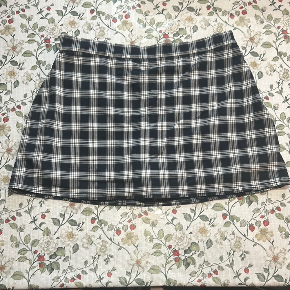 NWOT Hollister navy blue and white checkered plaid A-Line ultra high rise skort